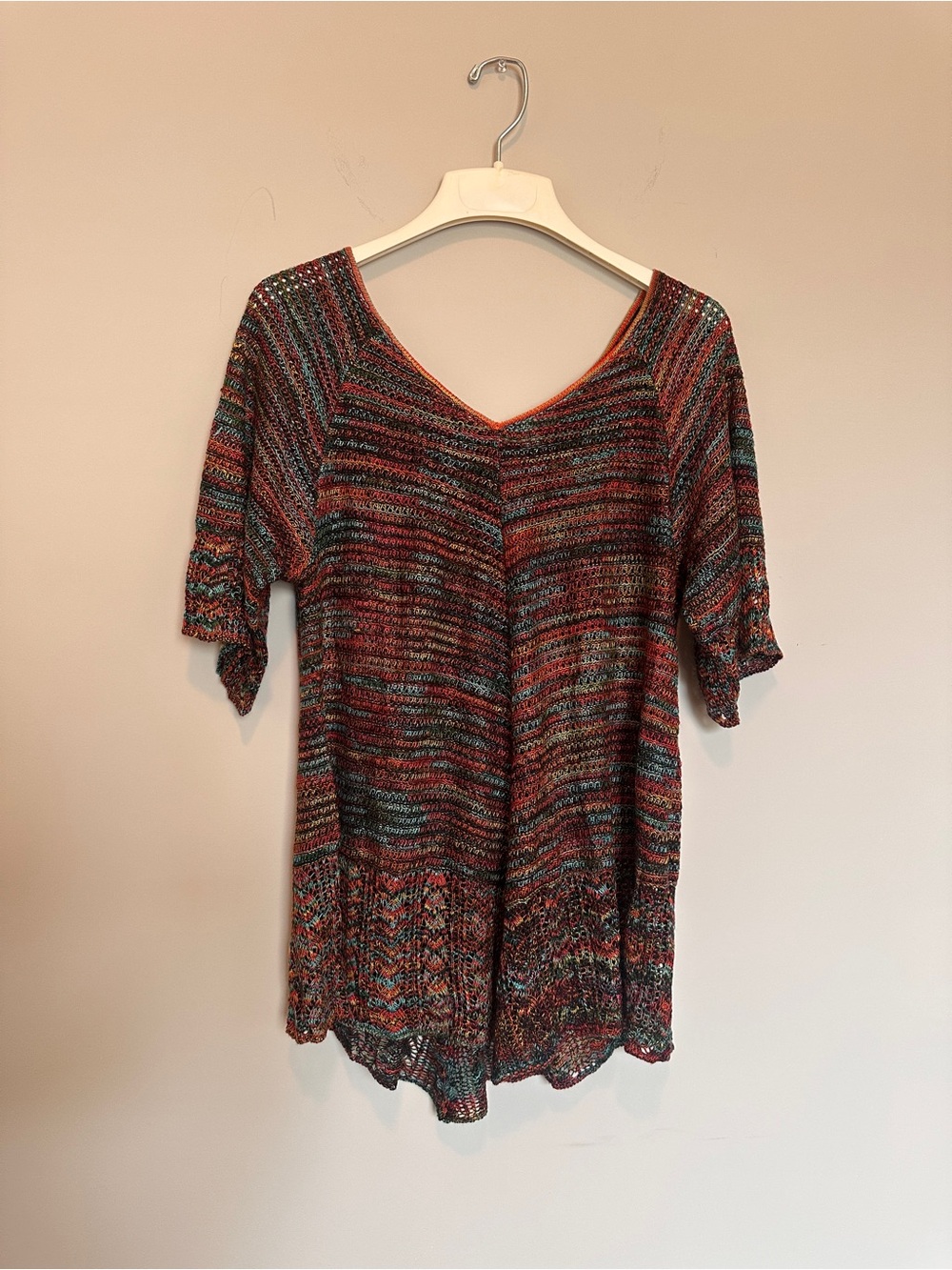Multicolor V-Neck Short Sleeve Knit Top - Casual Layering Tee